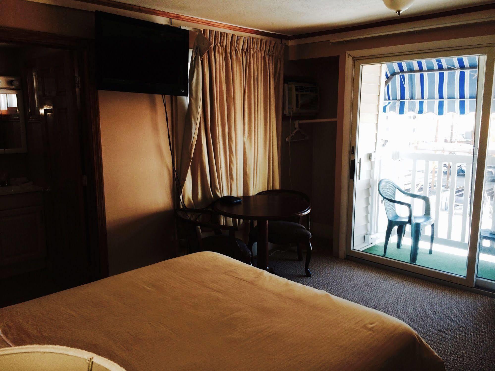 The Moulton Hampton